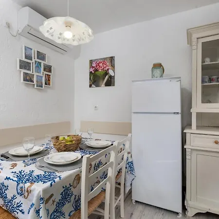 Stunning In With 4 Bedrooms And Wifi *