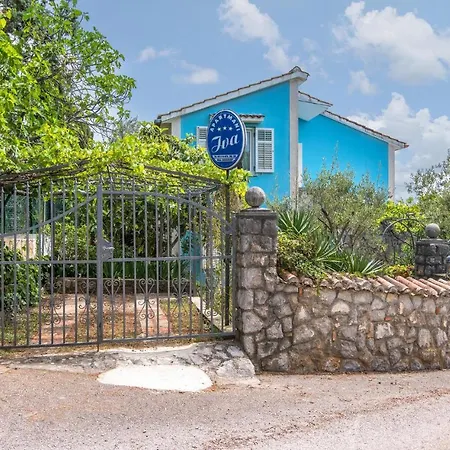 Stunning In With 4 Bedrooms And Wifi Holiday home Pinezici (Krk)