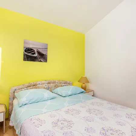 Stunning In With 4 Bedrooms And Wifi * Pinezici (Krk)