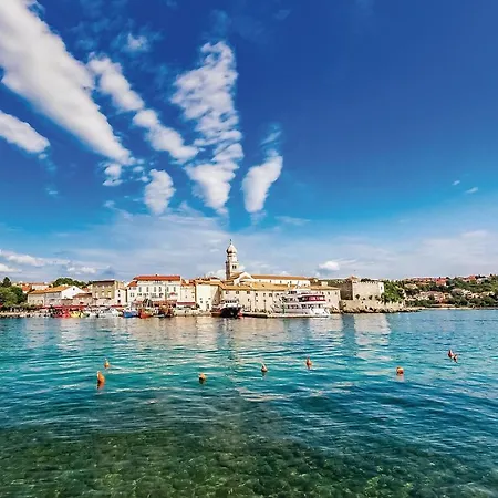 Stunning In With 4 Bedrooms And Wifi Holiday home Pinezici (Krk)