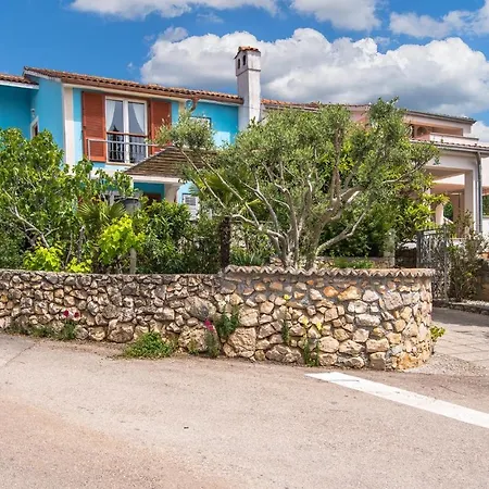 Stunning In With 4 Bedrooms And Wifi Holiday home