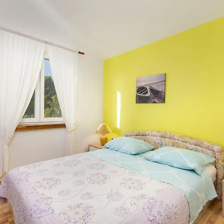 Stunning In With 4 Bedrooms And Wifi * Pinezici (Krk)