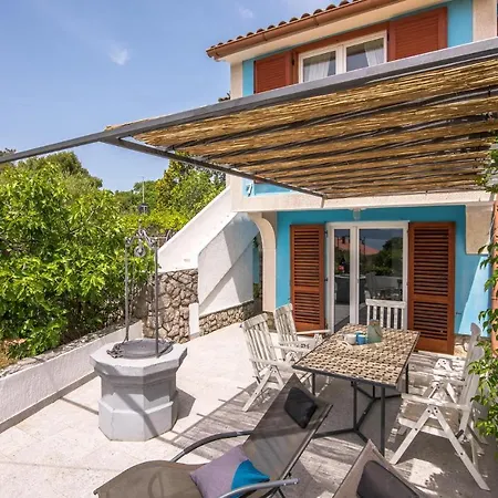 Stunning In With 4 Bedrooms And Wifi * Pinezici (Krk)