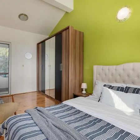 Holiday home Stunning In With 4 Bedrooms And Wifi *