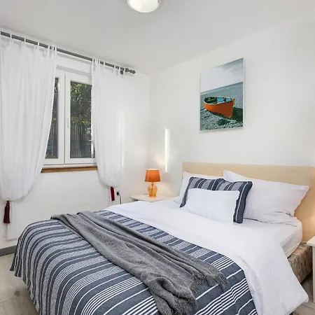 Stunning In With 4 Bedrooms And Wifi Pinezici (Krk)