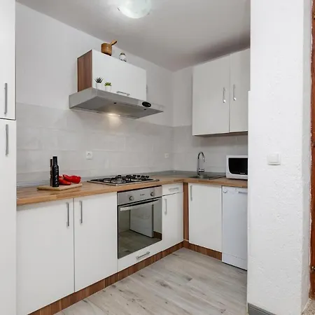 Stunning In With 4 Bedrooms And Wifi * Pinezići