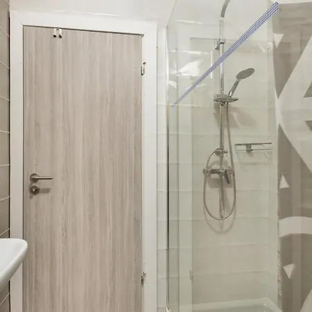 Dom wakacyjny Stunning In With 4 Bedrooms And Wifi *